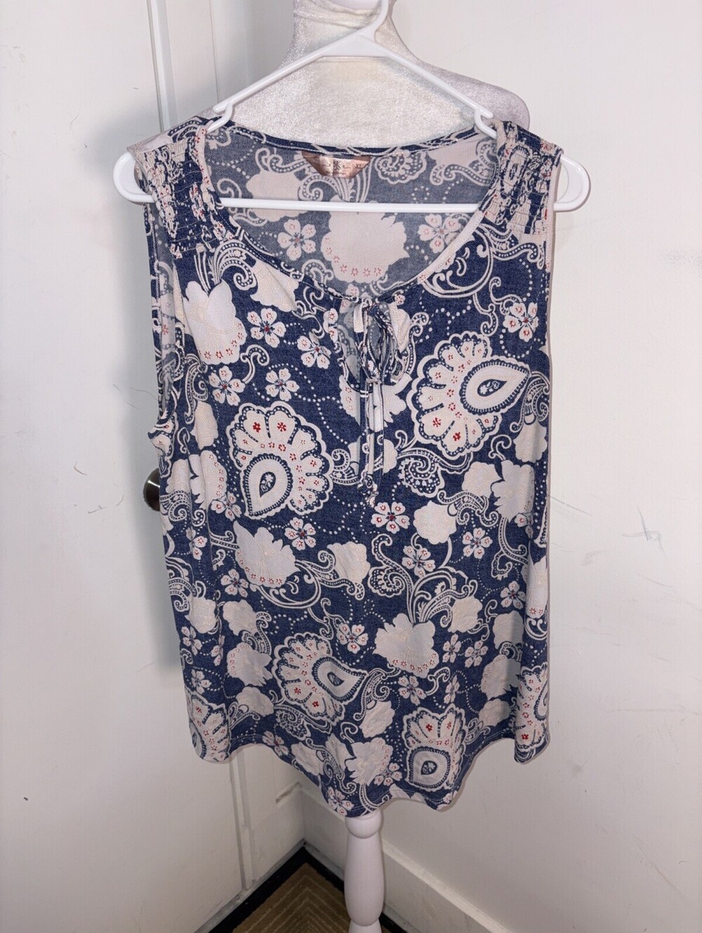 SJS‎ women’s navy and white flower vest tank top size Xlarge